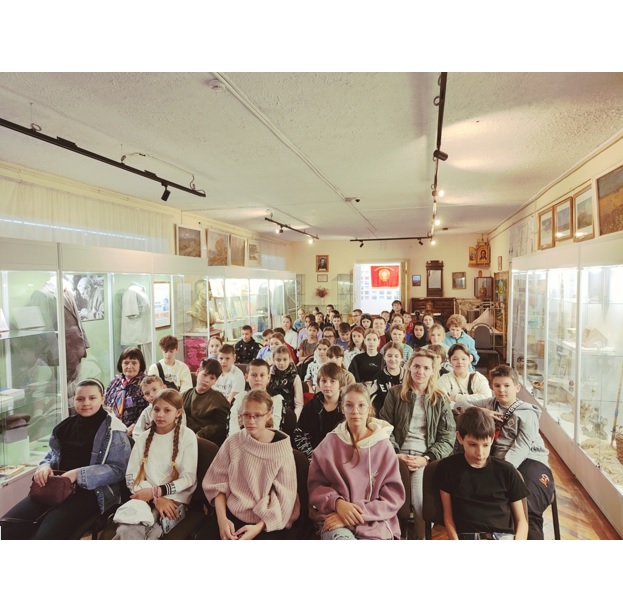 В Семикаракорском музее прошел кинопоказ для учащихся второй городской школы