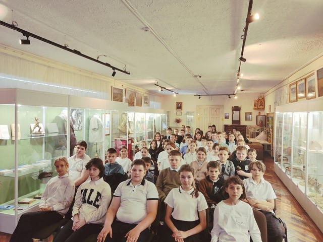 Пятиклассникам первой городской школы рассказали о трагедии мирных советских граждан в годы войны
