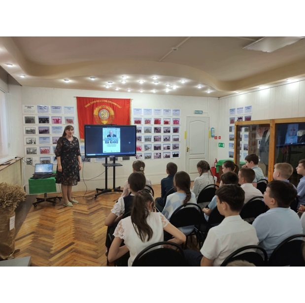 В выставочном зале Семикаракорского музея состоялся кинопоказ для четвероклассников первой городской школы